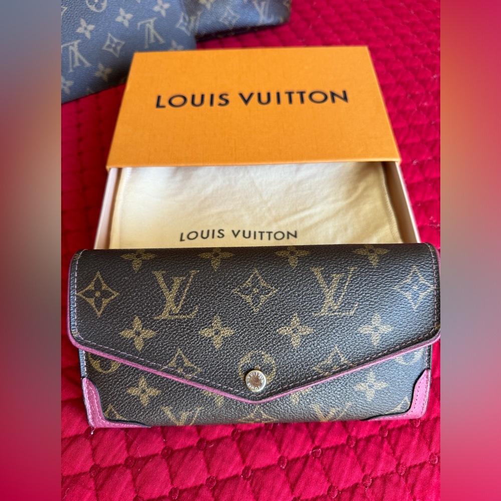 Authentic Louis Vuitton Sarah Wallet